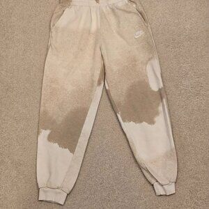 Nike Club Fleece Big Kids' Printed Joggers Size Large Cream/Tan